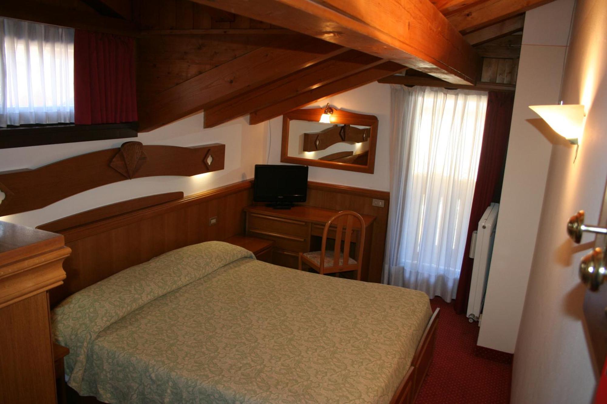 Hotel Collini Pinzolo Exterior photo
