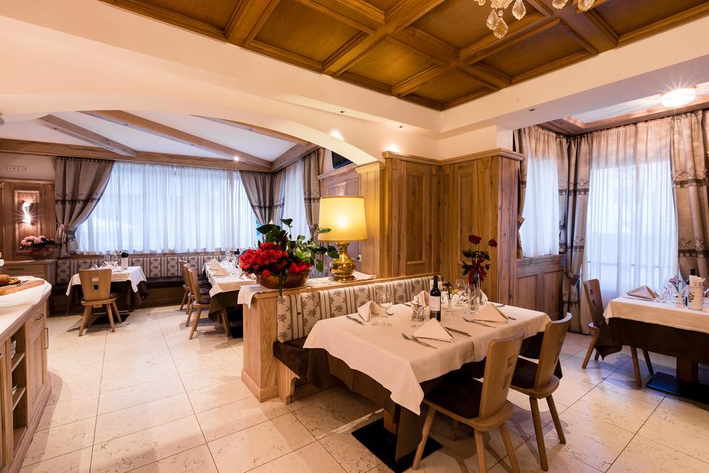 Hotel Collini Pinzolo Exterior photo