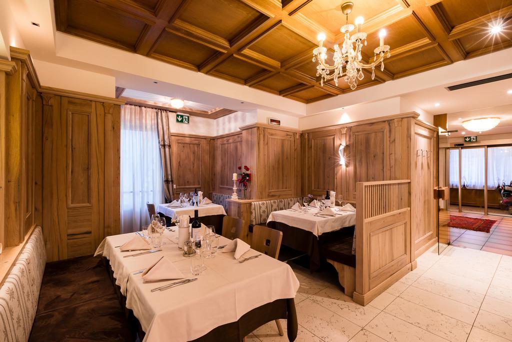 Hotel Collini Pinzolo Exterior photo